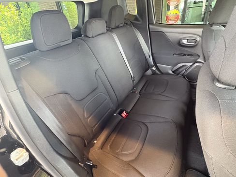 Used 2019 Jeep Renegade Latitude FWD image 27