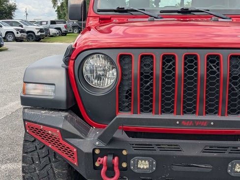 Used 2023 Jeep Gladiator Sport AWD/4WD image 9