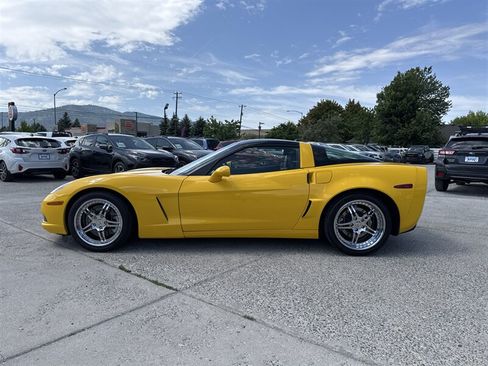 Used 2005 Chevrolet Corvette Coupe w/ Preferred Equipment Group RWD image 4