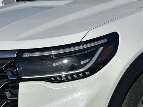 New 2026 Ford Explorer Platinum image 9