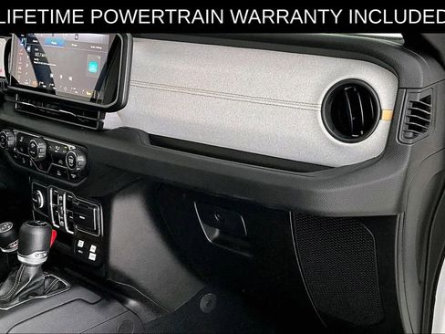 Used 2025 Jeep Gladiator Sport AWD/4WD image 21