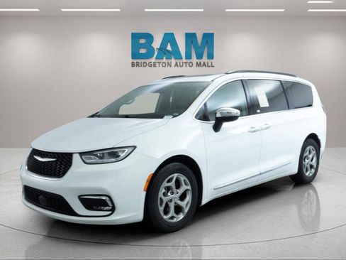 Used 2023 Chrysler Pacifica Limited FWD image 6