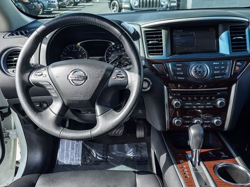 Used 2015 Nissan Pathfinder SL w/ Cargo Package image 3
