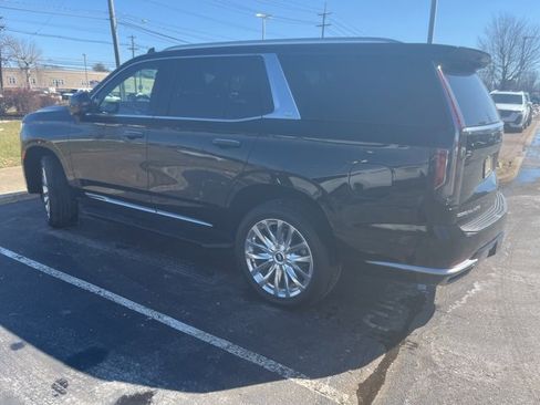 Used 2023 Cadillac Escalade Premium Luxury image 3