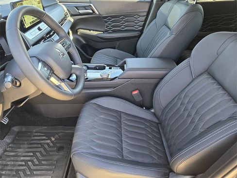 New 2025 Mitsubishi Outlander SEL image 10