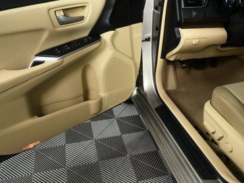 Used 2017 Toyota Camry LE image 7