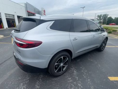 Used 2020 Buick Enclave Essence w/ Sound and Sites Package AWD/4WD image 2