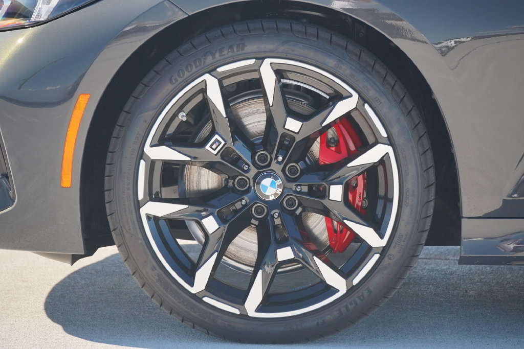 Used 2026 BMW 330i Sedan w/ M Sport Package RWD image 5