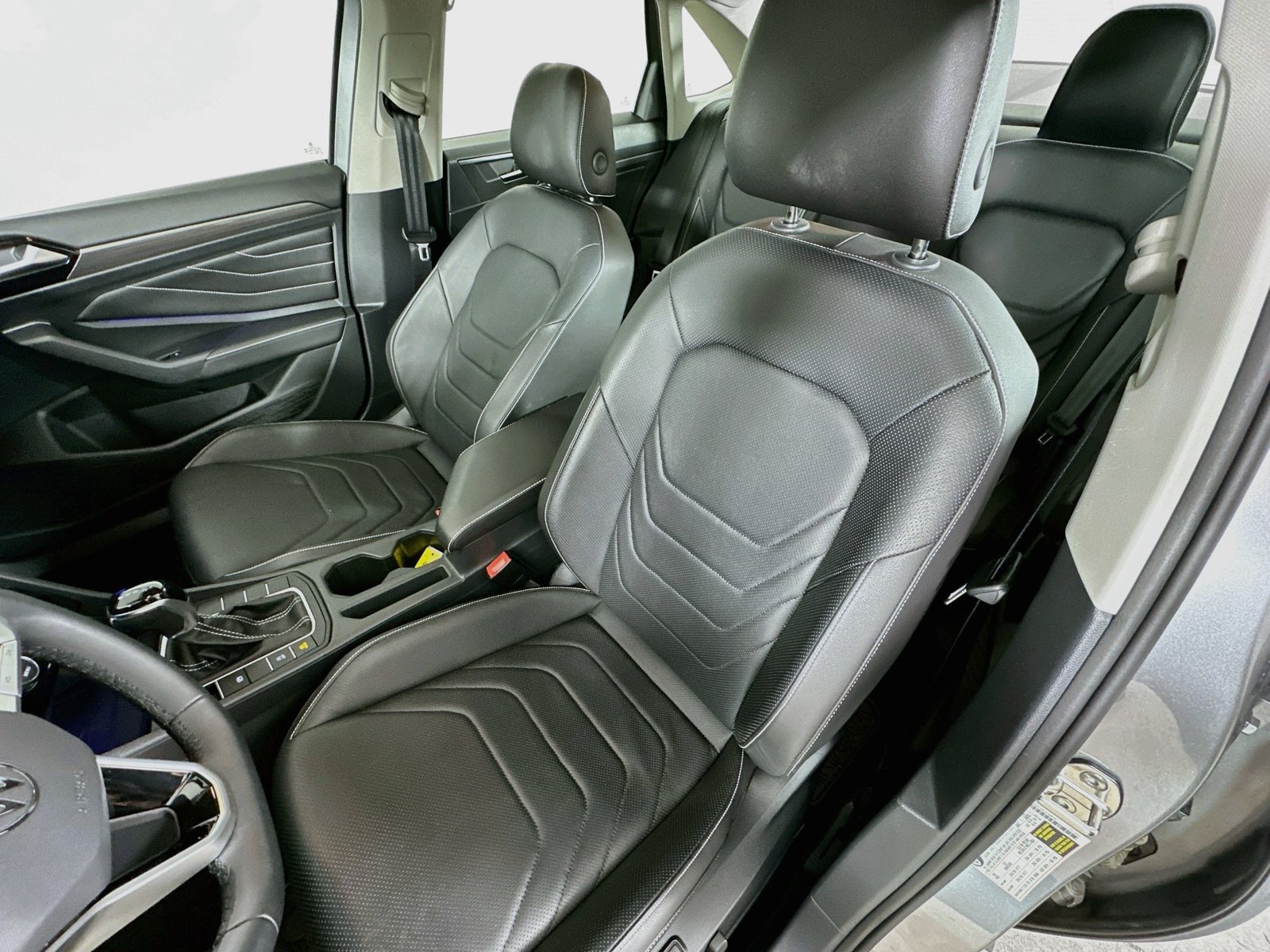 Certified 2024 Volkswagen Jetta SEL FWD image 33