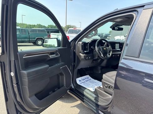 Used 2024 Chevrolet Silverado 1500 LT AWD/4WD image 17