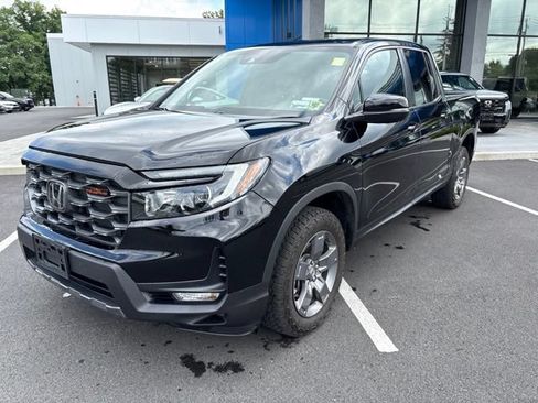Used 2025 Honda Ridgeline TrailSport image 2