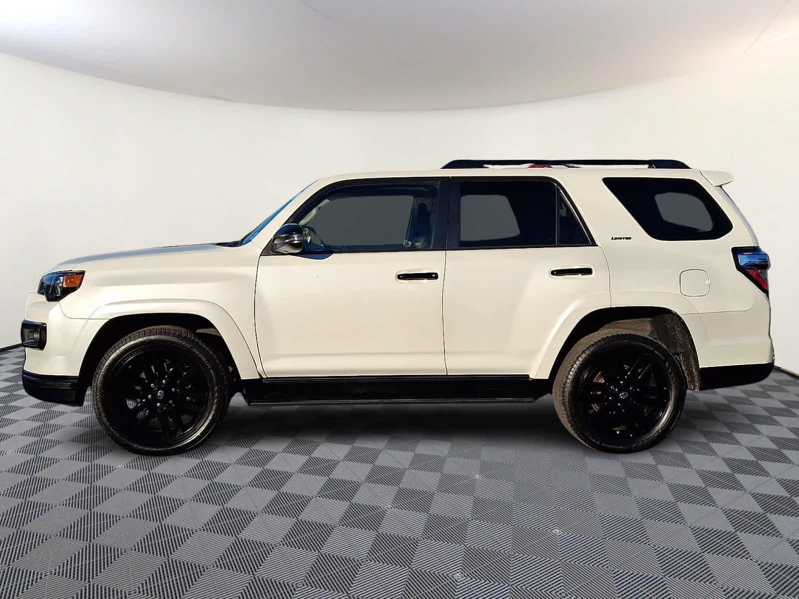 Used 2019 Toyota 4Runner Limited AWD/4WD image 9