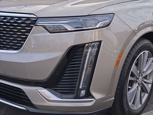 Used 2022 Cadillac XT6 Premium Luxury w/ Technology Package image 9