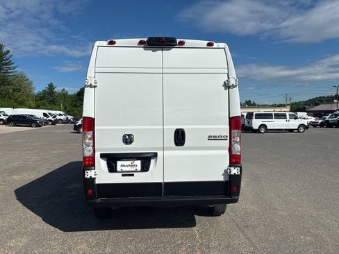 Used 2023 RAM ProMaster 2500 FWD image 6