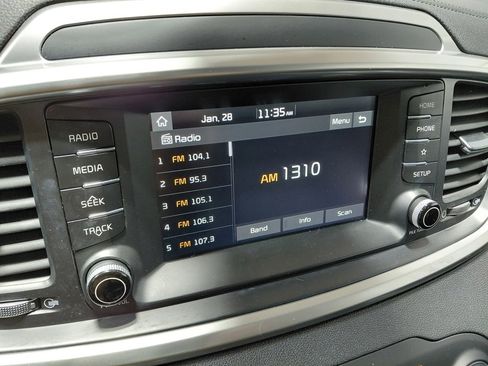 Used 2020 Kia Sorento EX image 38