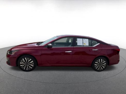 Used 2025 Nissan Altima 2.5 SV FWD image 9
