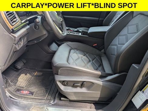Used 2025 Volkswagen Atlas SE FWD image 11
