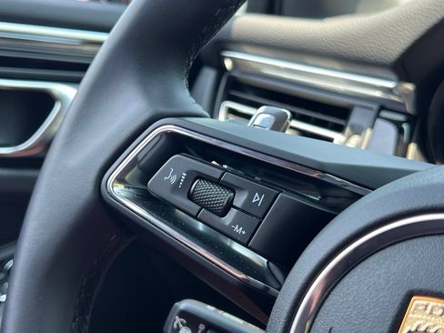 Certified 2026 Porsche Macan AWD/4WD image 25
