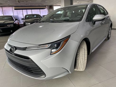 Used 2024 Toyota Corolla LE image 3