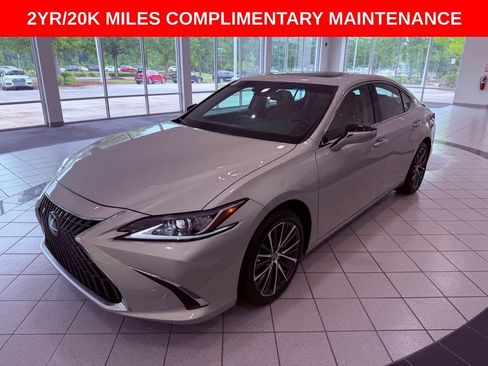 Used 2025 Lexus ES 300h w/ Premium Package FWD image 3