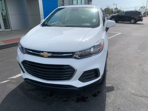 Used 2017 Chevrolet Trax LS AWD/4WD image 2