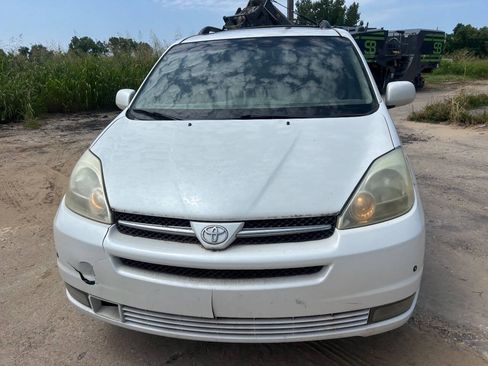 Used 2004 Toyota Sienna XLE FWD image 3