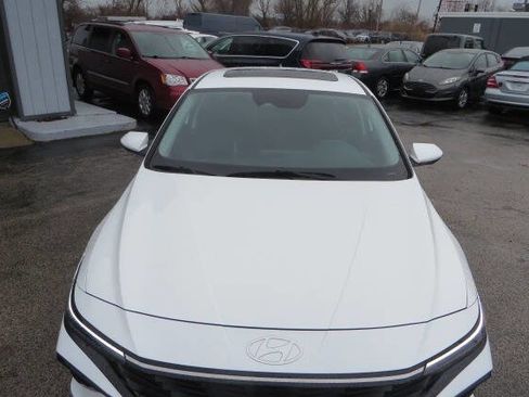 Used 2025 Hyundai Elantra SEL FWD image 38