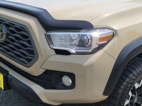 Used 2020 Toyota Tacoma TRD Off-Road w/ Technology Package AWD/4WD image 9