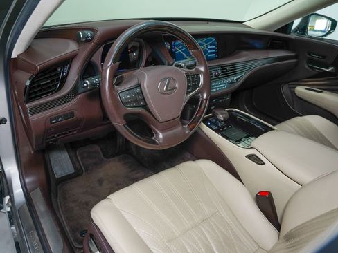 Used 2018 Lexus LS 500 w/ Luxury Package image 11
