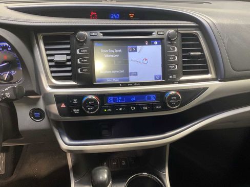 Used 2018 Toyota Highlander XLE image 16
