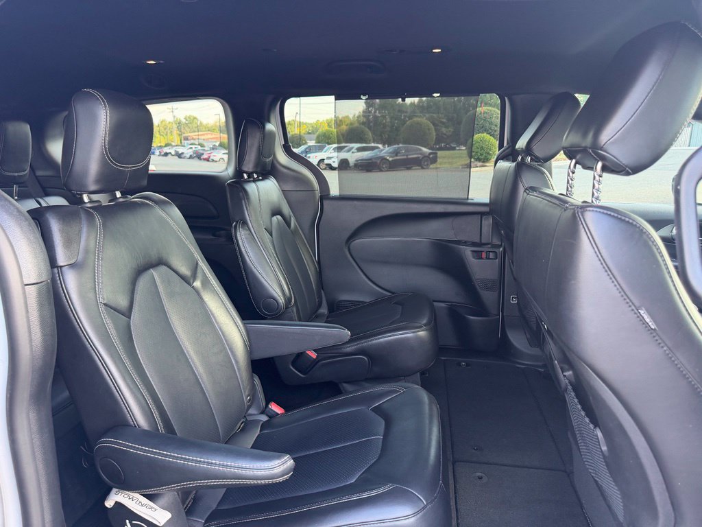 Used 2025 Chrysler Pacifica Select FWD image 35