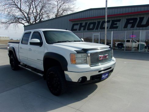 Used 2009 GMC Sierra 1500 SLT w/ Suspension Package, Off-Road image 1