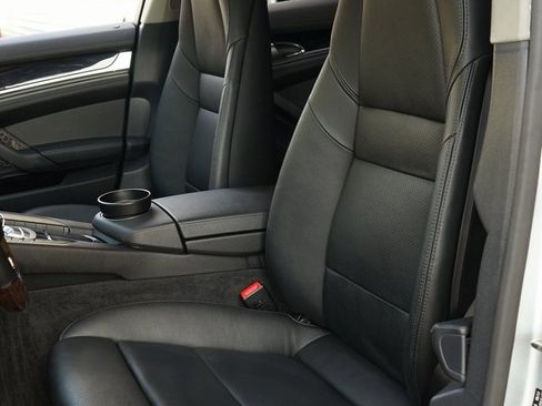 Used 2014 Porsche Panamera S image 9