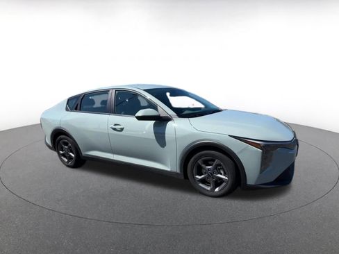 Used 2025 Kia K4 FWD image 2