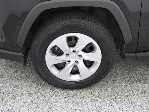 Used 2025 Toyota RAV4 LE AWD/4WD image 11