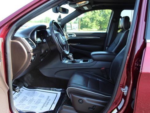 Used 2018 Jeep Grand Cherokee Overland image 16
