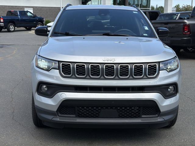 Used 2024 Jeep Compass Latitude AWD/4WD image 16