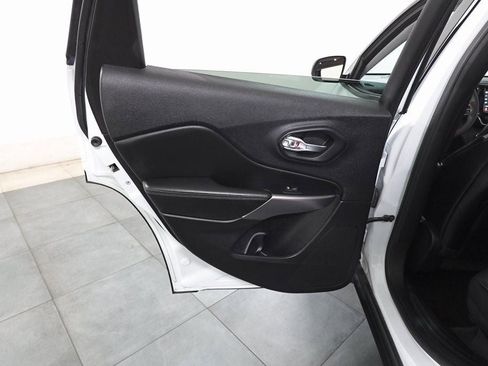 Used 2022 Jeep Cherokee Limited image 23