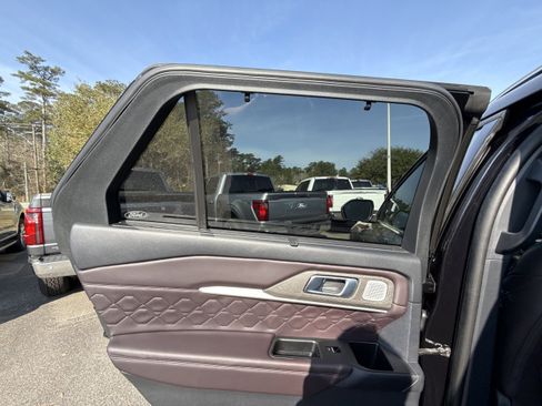 Used 2025 Ford Explorer Platinum w/ Ultimate Package AWD/4WD image 27