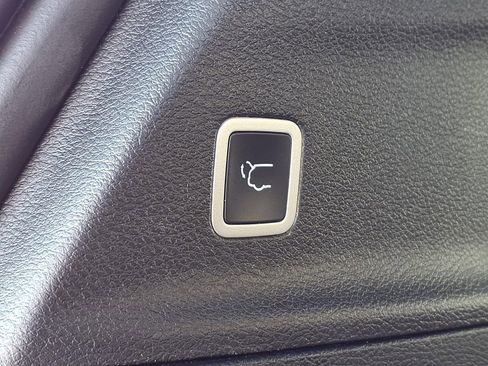 Used 2025 Chrysler Pacifica Limited image 27