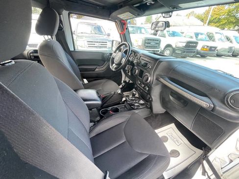 Used 2018 Jeep Wrangler Unlimited Sport w/ Connectivity Group image 28