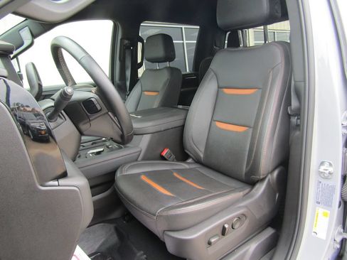 Used 2025 GMC Sierra 2500 AT4 w/ Technology Package AWD/4WD image 27