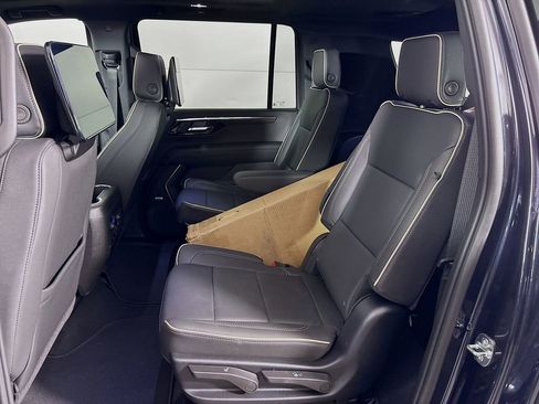 New 2025 Chevrolet Suburban Premier image 25