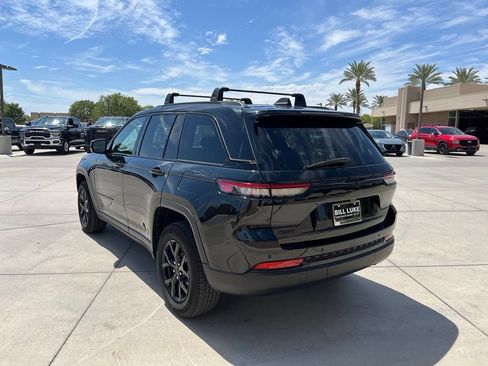 Certified 2024 Jeep Grand Cherokee Altitude AWD/4WD image 9