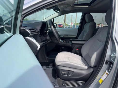Used 2025 Toyota Sienna LE w/ LE Plus Package AWD/4WD image 12