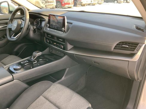 Used 2024 Nissan Rogue SV image 58