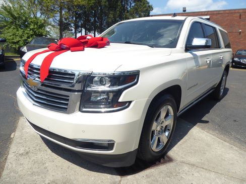 Used 2015 Chevrolet Suburban LTZ AWD/4WD image 5