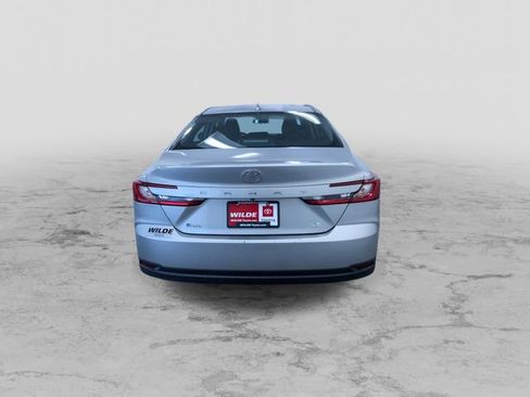 Used 2025 Toyota Camry LE image 9