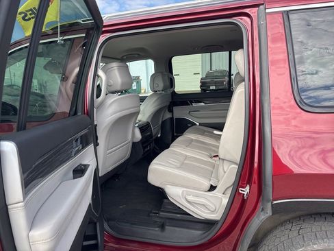 Used 2022 Jeep Wagoneer Series II AWD/4WD image 25