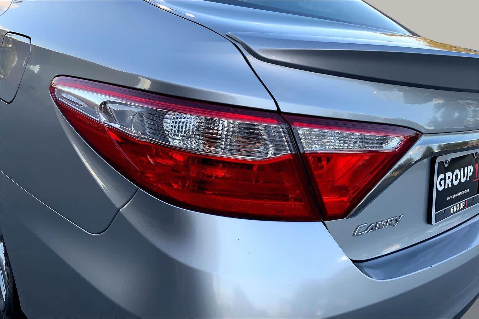 Used 2016 Toyota Camry SE FWD image 27